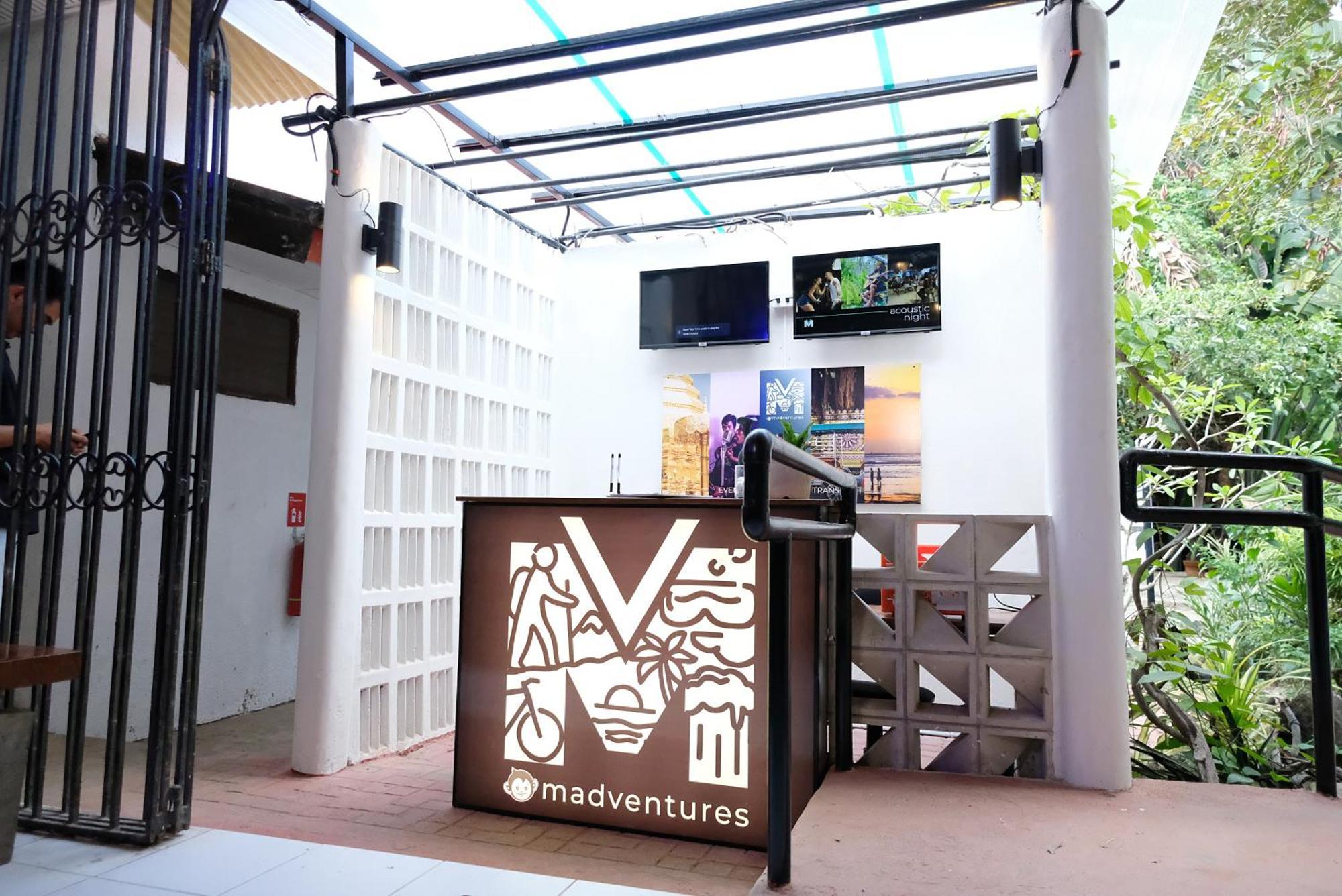 Mad Monkey Dumaguete Hostel Dumaguete City Exterior photo